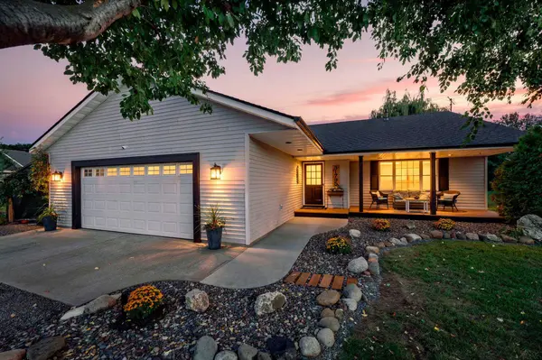31795 Lakeway DR NE, Cambridge, MN 55008