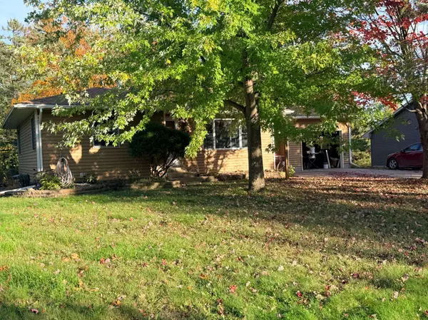630 Summit LN