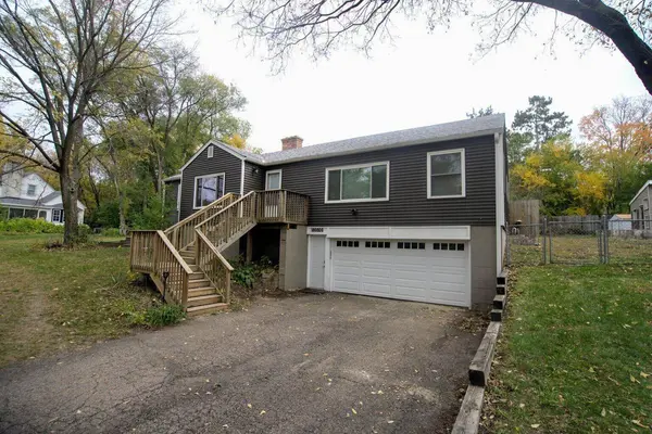 13510 Knollway DR N, Minnetonka, MN 55305