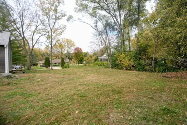 13510 Knollway DR N, Minnetonka, MN 55305