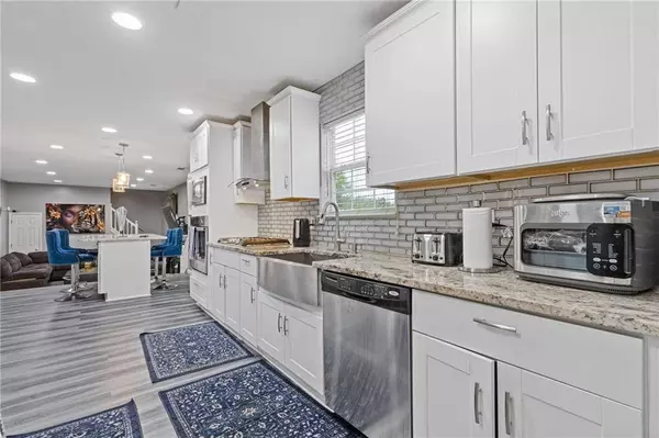 6932 Dalehollow DR, Lithonia, GA 30058