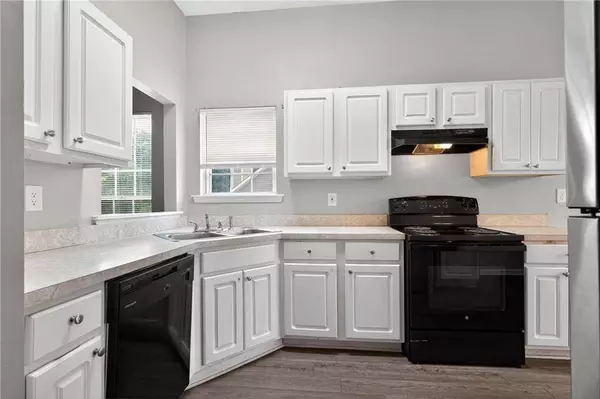 5470 Twin Lakes DR, Atlanta, GA 30349