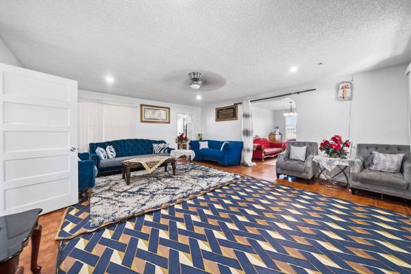 986 Merritt Dr, El Cajon, CA 92020-6608