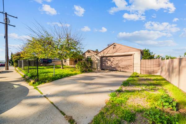 986 Merritt Dr, El Cajon, CA 92020-6608