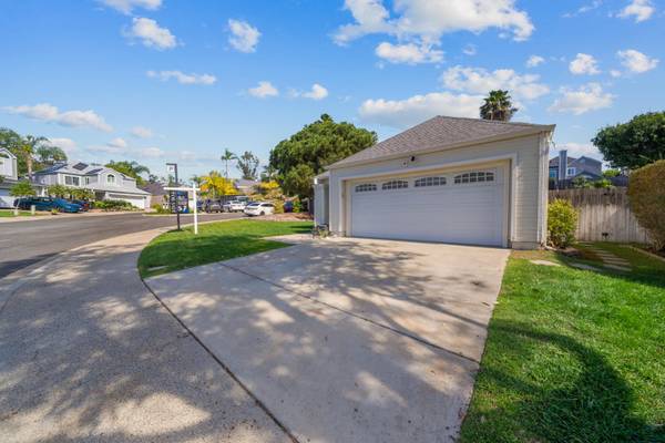 1826 Via Quinto, Oceanside, CA 92056-2967