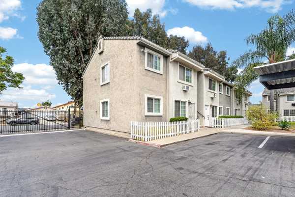 523 Graves Ave #104, El Cajon, CA 92020-3603