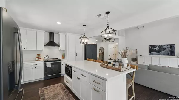 706 Quail Run, Lytle, TX 78052