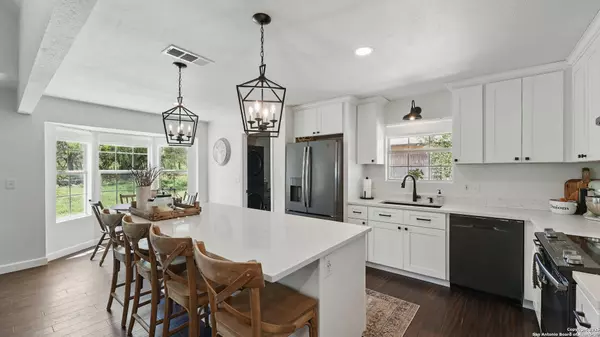 706 Quail Run, Lytle, TX 78052