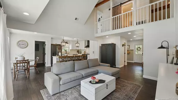 706 Quail Run, Lytle, TX 78052