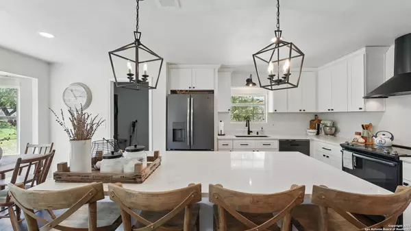 706 Quail Run, Lytle, TX 78052