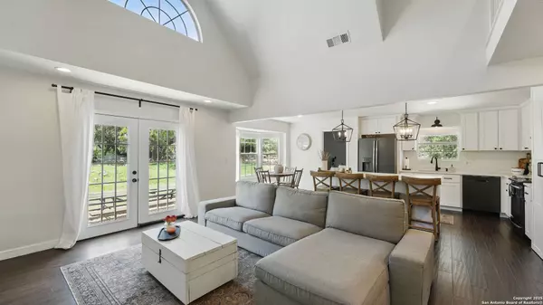 706 Quail Run, Lytle, TX 78052