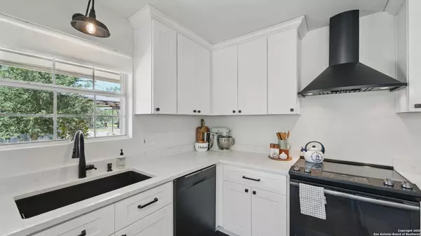 706 Quail Run, Lytle, TX 78052