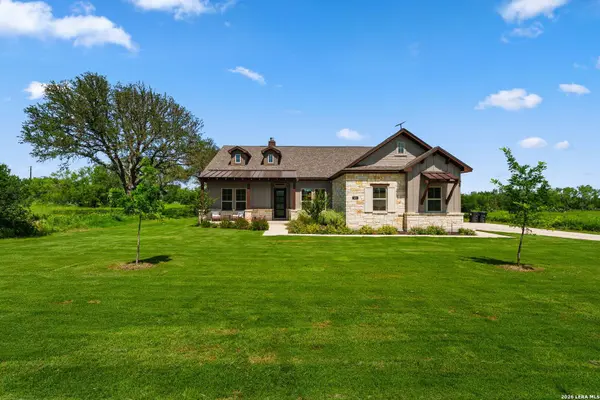 601 LEGEND PARK DR, Castroville, TX 78009