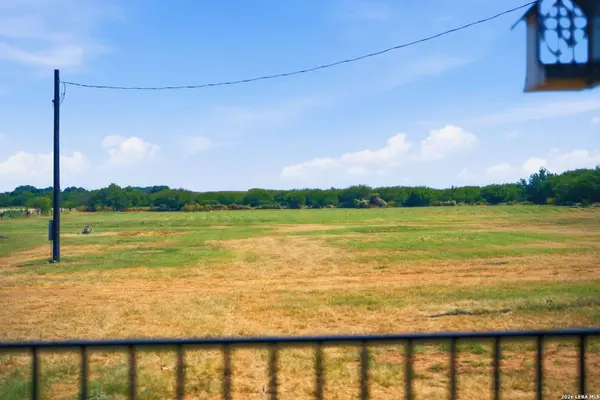 1100 COUNTY ROAD 669, Devine, TX 78016
