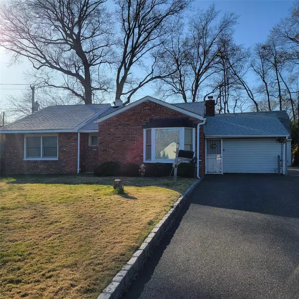 7 Mercadante PL, Glen Cove, NY 11542