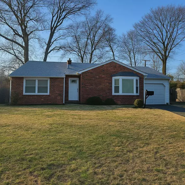 7 Mercadante PL, Glen Cove, NY 11542