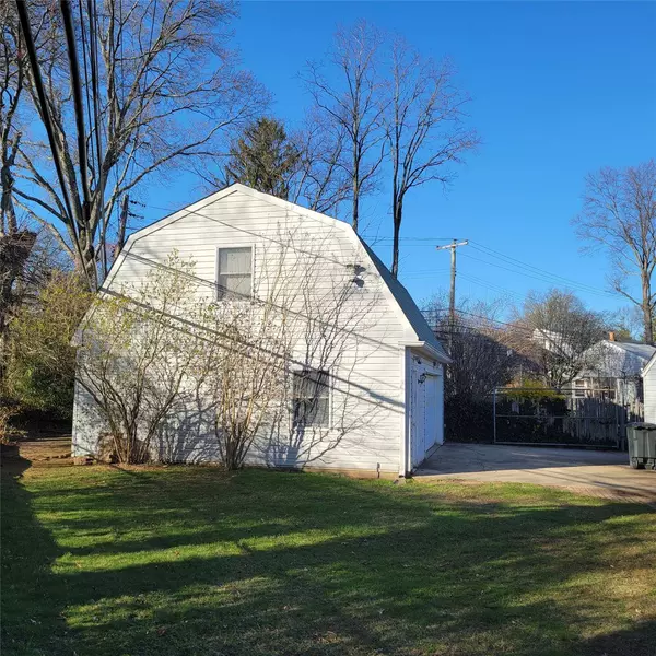 7 Mercadante PL, Glen Cove, NY 11542