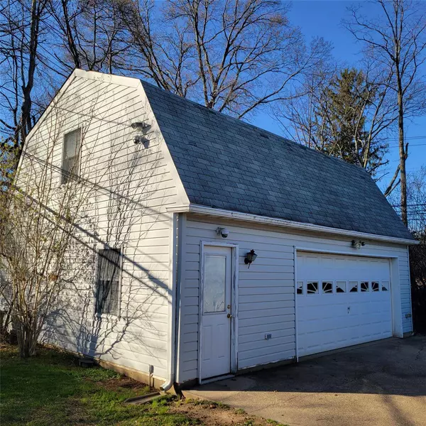 7 Mercadante PL, Glen Cove, NY 11542