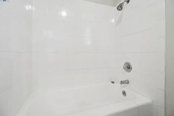 1910 E 20Th St, Oakland, CA 94606