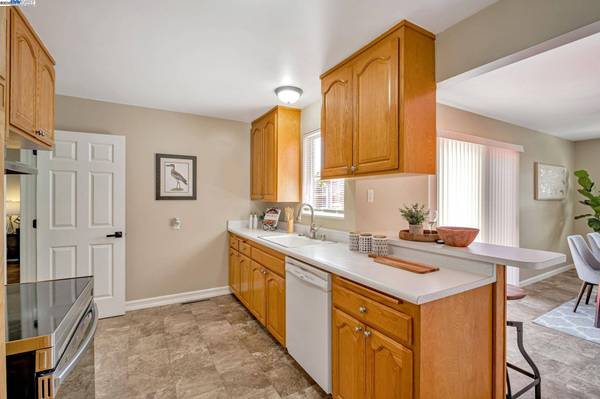 15586 Via Madeline, San Lorenzo, CA 94580