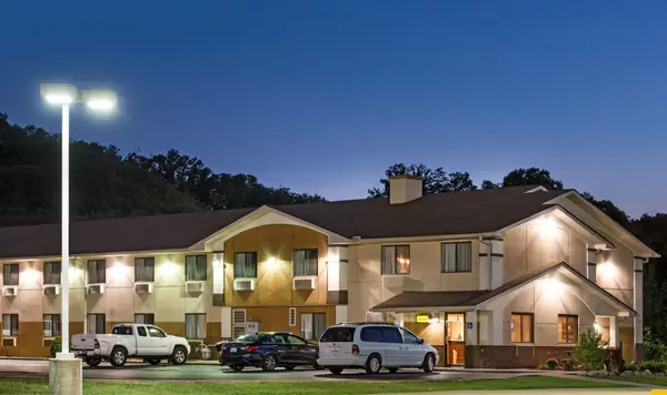 102 Duke Dr, Ripley, WV 25271