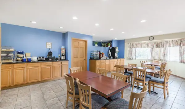 3000 Singing Hills Blvd, Sioux City, IA 51106-5145