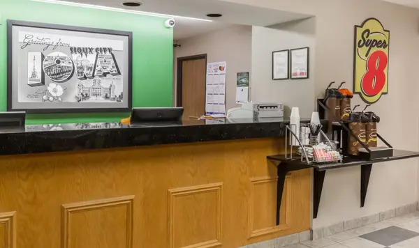 2530 Singing Hills Blvd, Sioux City, IA 51111-1044