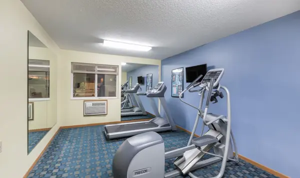 3000 Singing Hills Blvd, Sioux City, IA 51106-5145