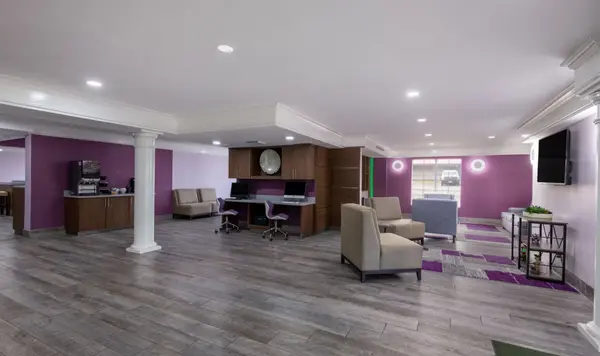 9461 Lenexa Dr, Lenexa, KS 66215-3836