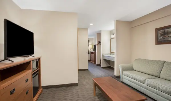 4230 S Lewis Blvd, Sioux City, IA 51106-5148