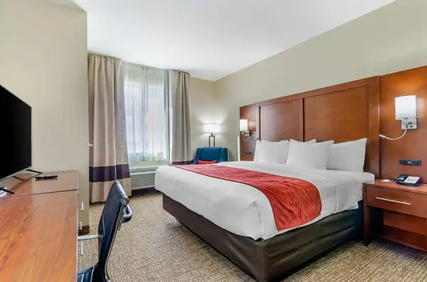 1949 N 9th St, Salina, KS 67401-8617