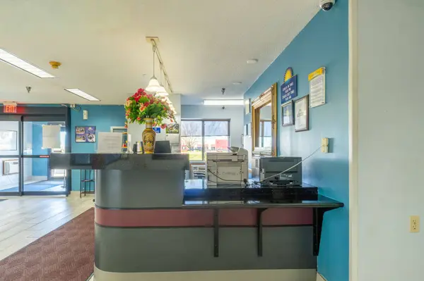 3000 Singing Hills Blvd, Sioux City, IA 51106-5145