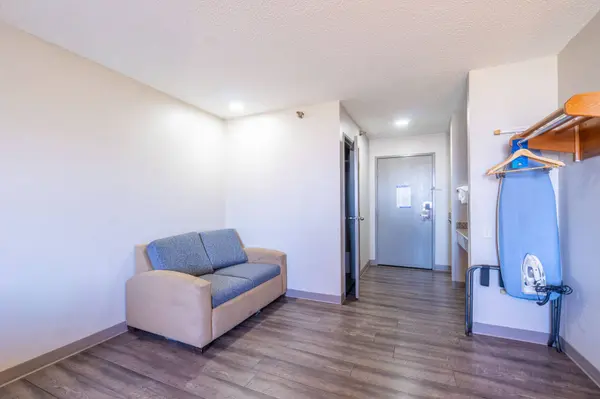 3000 Singing Hills Blvd, Sioux City, IA 51106-5145