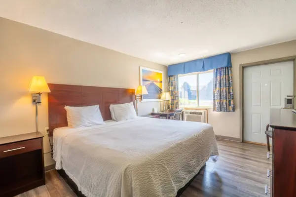 3000 Singing Hills Blvd, Sioux City, IA 51106-5145