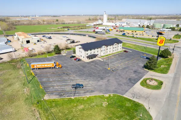 2530 Singing Hills Blvd, Sioux City, IA 51111-1044