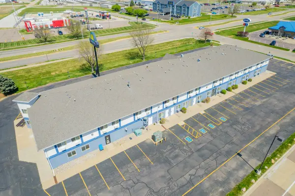 3000 Singing Hills Blvd, Sioux City, IA 51106-5145