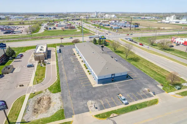 3000 Singing Hills Blvd, Sioux City, IA 51106-5145