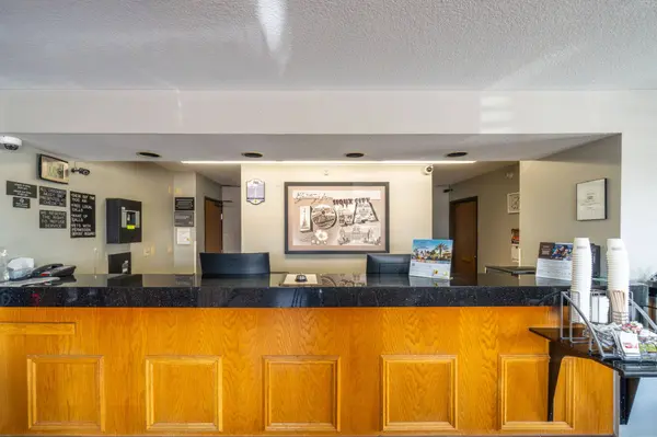 2530 Singing Hills Blvd, Sioux City, IA 51111-1044