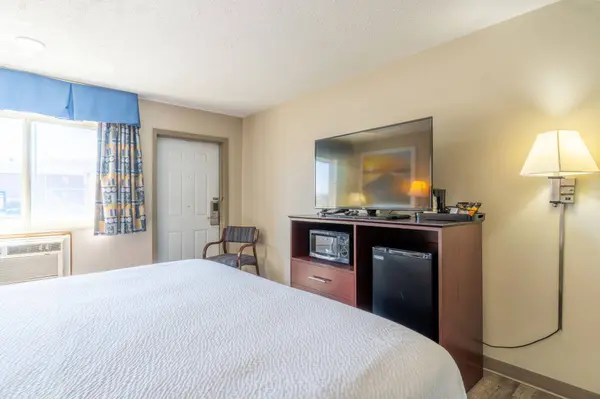 3000 Singing Hills Blvd, Sioux City, IA 51106-5145
