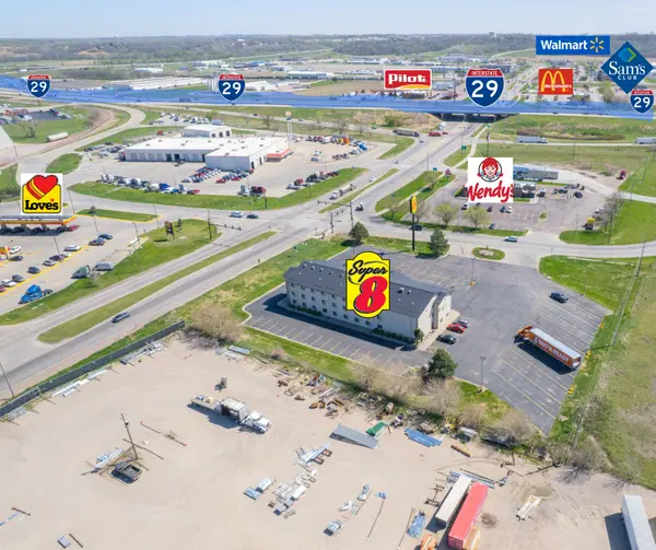 2530 Singing Hills Blvd, Sioux City, IA 51111-1044