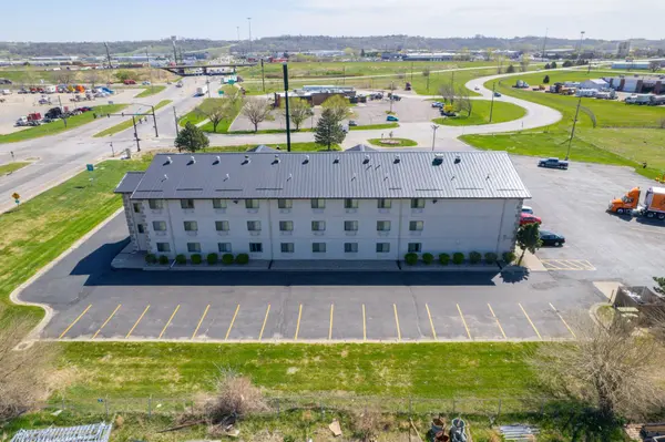 2530 Singing Hills Blvd, Sioux City, IA 51111-1044