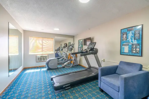3000 Singing Hills Blvd, Sioux City, IA 51106-5145