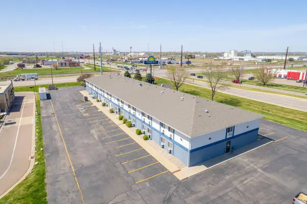 3000 Singing Hills Blvd, Sioux City, IA 51106-5145