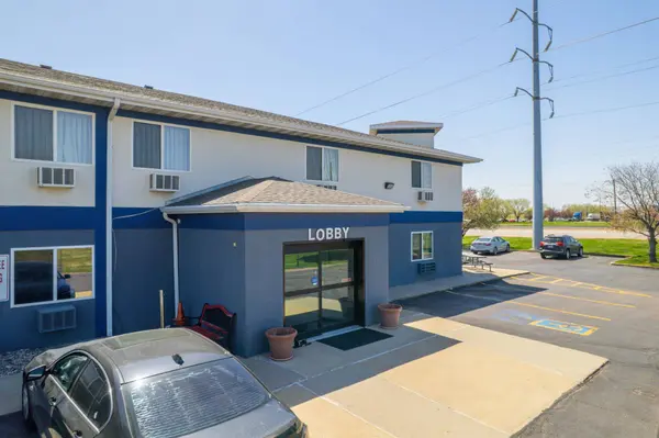 3000 Singing Hills Blvd, Sioux City, IA 51106-5145