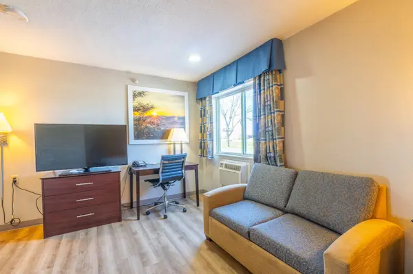 3000 Singing Hills Blvd, Sioux City, IA 51106-5145