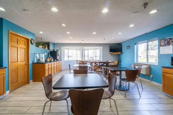 3000 Singing Hills Blvd, Sioux City, IA 51106-5145