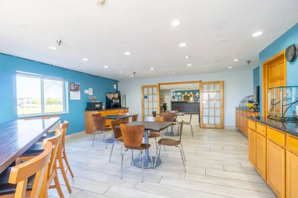 3000 Singing Hills Blvd, Sioux City, IA 51106-5145