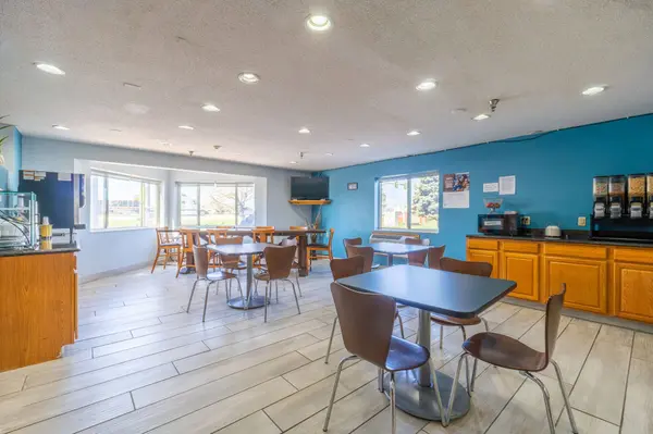3000 Singing Hills Blvd, Sioux City, IA 51106-5145