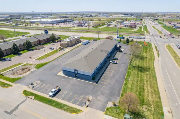 3000 Singing Hills Blvd, Sioux City, IA 51106-5145