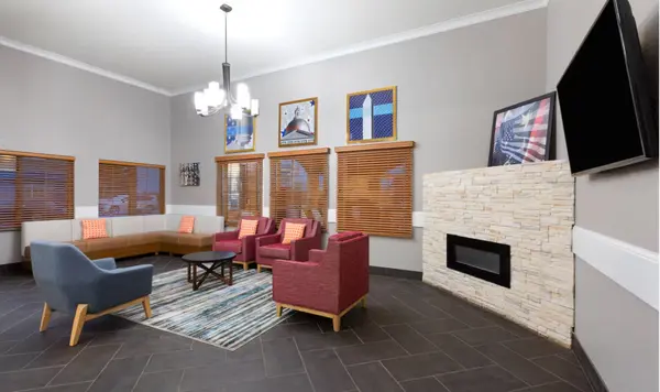 2210 West St S, Grinnell, IA 50112-8108